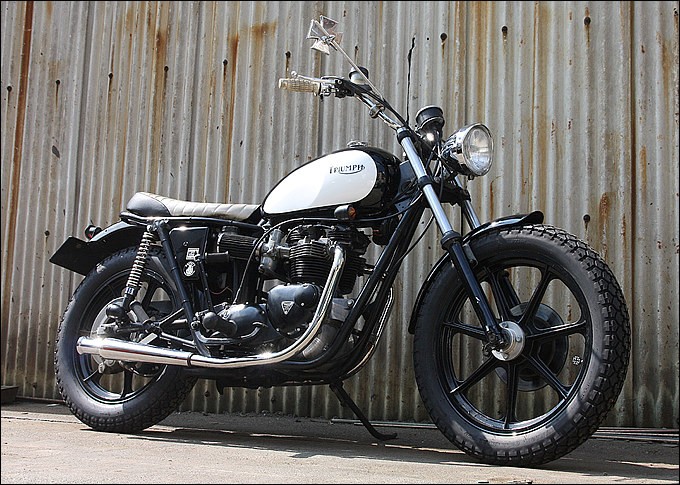 トライアンフT120 T140 ボンネビルサイレンサー 中古 トライアンフT120 T140 ボンネビルサイレンサー 中古
