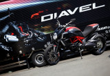 ドゥカティ DIAVEL Carbon – 低く、長く、カッコいいヤツ