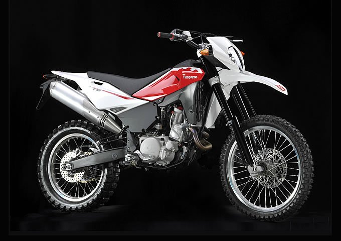 ハスクバーナ TR650 テラ ABS – タフさと気軽さで俊敏に駆ける！ 試乗インプレ・レビュー オフロードバイクならバイクブロス