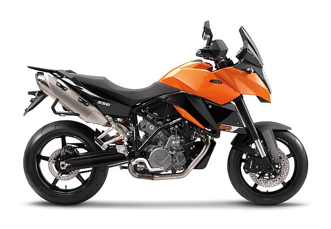 KTM 990SUPERDUKE – 圧倒的なレスポンスとそれを操る楽しさ 試乗