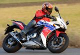 OVER Racing のCBR400R専用パーツで秘めたポテンシャルを解き放つ