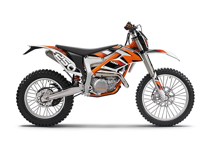 KTM フリーライド 250 R – 野山をトレッキングするバイク 試乗インプレ