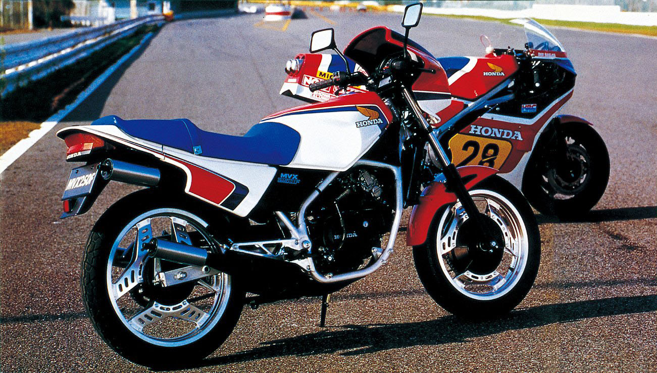 ホンダ NS250F／R（1984） 絶版ミドルバイク バイクブロス