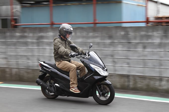 ホンダ Pcx150 Abs 大人も納得の より上質でゆとりある走り 試乗インプレ レビュー ビッグスクーターならバイクブロス