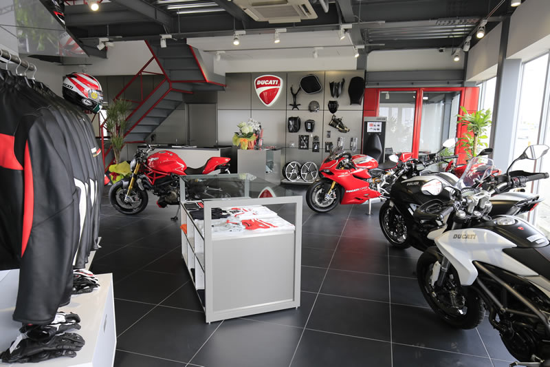 ドゥカティの世界観を伝える九州のビッグストア│DUCATI福岡 バイク