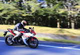 ヤマハ YZF-R3 ABS – 走りの性能を高めた上級モデル