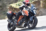 KTM 1290 SUPER DUKE GT – 電子制御を満載して安全に、快適に、速く!