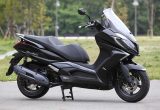 キムコ ダウンタウン125i – 250cc並みの車格と装備を持った快適な125ccスクーター