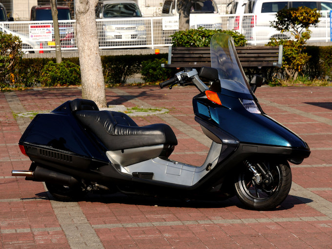 ノーマルルックを大切にした激シブフュージョン プロが造るカスタム ビッグスクーターならバイクブロス