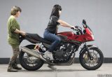 国産400cc定番バイクCB400SF/SBはシート高755mmでチェックする価値アリ