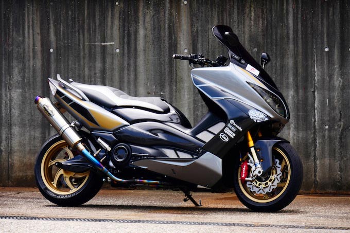 前後オーリンズ装着で、TMAXの走りをレベルアップ プロが造るカスタム ビッグスクーターならバイクブロス 前後オーリンズ装着で、TMAXの走りをレベルアップ プロが造るカスタム ビッグスクーターならバイクブロス