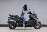 【バイク足つきチェック】2018年型スズキバーグマン400 ABS／スカイウェイブが進化！ 全面改良された400ccスクーター