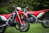 CRF直系！ 異例のストリートモデル「ホンダCRF450L」徹底解剖／その1