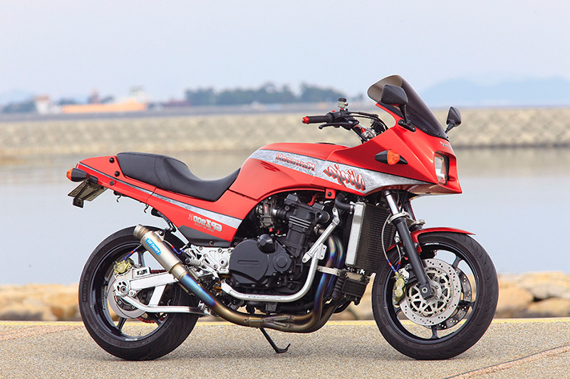 COLORS GPZ900R（カワサキ GPZ900R） プロが造るカスタム バイク
