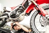 【ホンダ CRF450L】指定スケジュールに沿ったメンテナンスでポテンシャルをキープ！ 密着 初回＆1000km点検