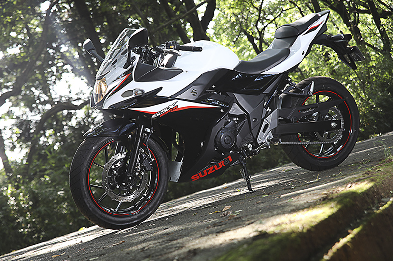 GSX 250R 2020年モデル パールホワイト × ブラック 2019年式 GSX250R