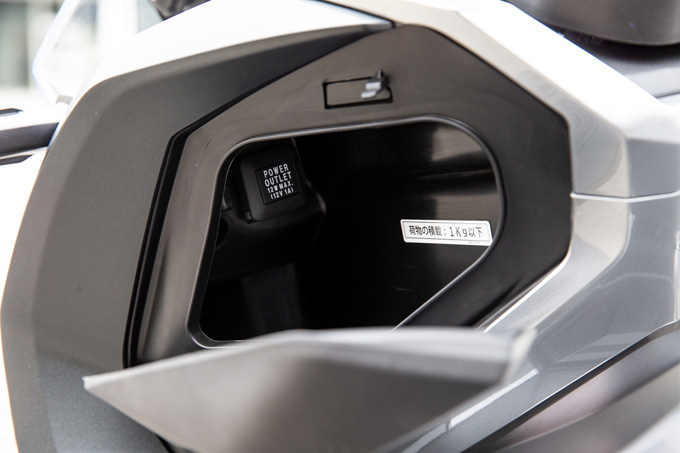 【ホンダ ADV150 試乗記】SUV的な顔が魅力のミドルスクーターのハイパフォーマンスバージョンの画像の試乗インプレッション
