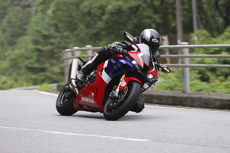 ホンダ CBR1000RR-R ファイアーブレード SP 試乗記】保安部品を装備し