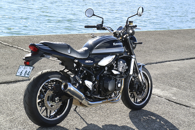 カワサキ Z900RS 試乗記】刺激的なのに扱いやすい、誰もが非日常を