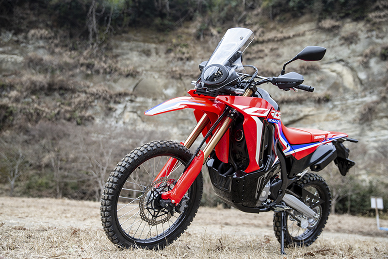 ホンダ Crf250rally 試乗記 2年連続ダカールラリーを制したcrfの血脈を受け継ぐ新生crf250rallyは航続距離を大幅に拡大 試乗インプレ レビュー オフロードバイクならバイクブロス