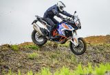 【KTM 1290スーパーアドベンチャーS/R 試乗記】ACCで高速クルーズがさらに楽で安全に！ガチオフ仕様の「R」も過激に優しく全方位進化！