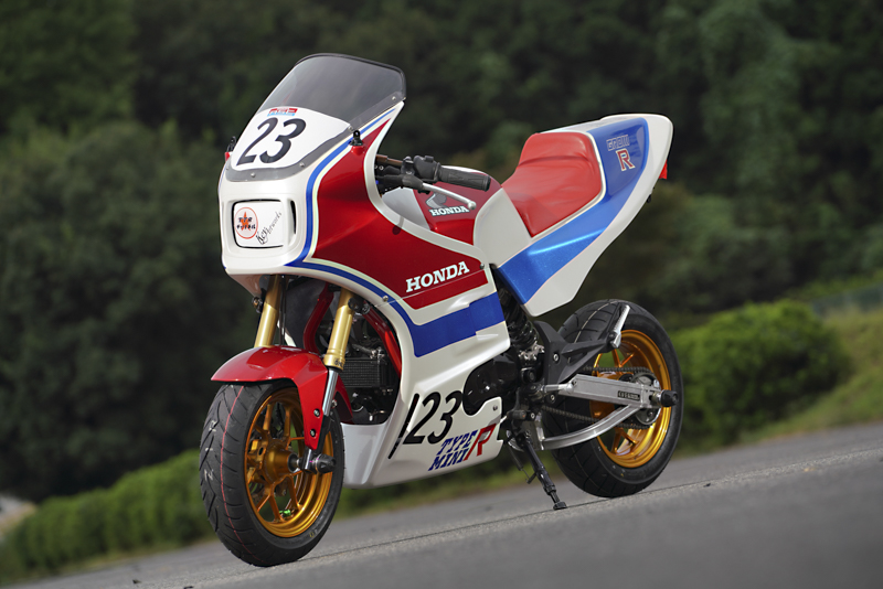 Cb道の名門がグロムを料理 まんまミニチュアcb1100r グロム用 タイプrミニ外装キット 動画あり 特集記事 最新情報 バイクブロス マガジンズ