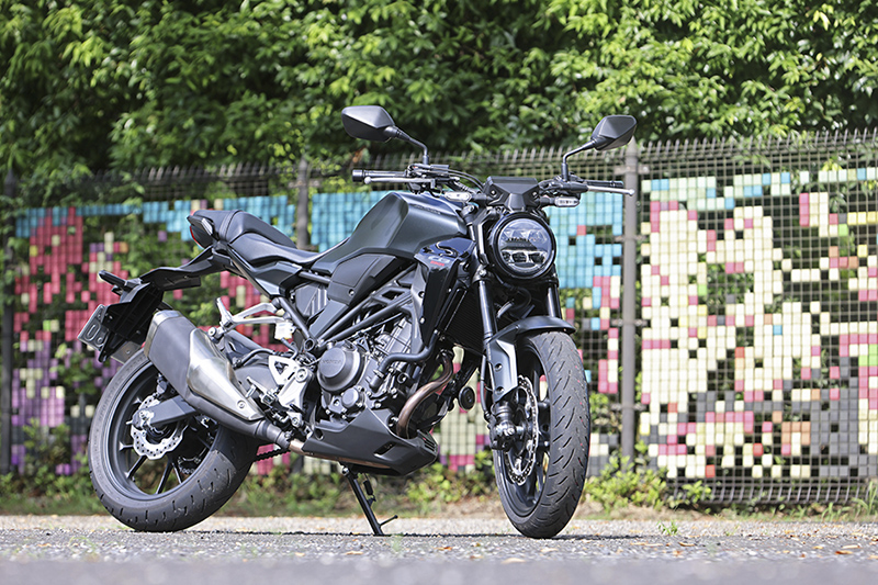 ホンダ Cb250r 試乗記 高級感や乗りやすさはそのままに 足周りの進化により上質な走りを手に入れたライトウエイト ネイキッド 試乗インプレ レビュー バイクブロス