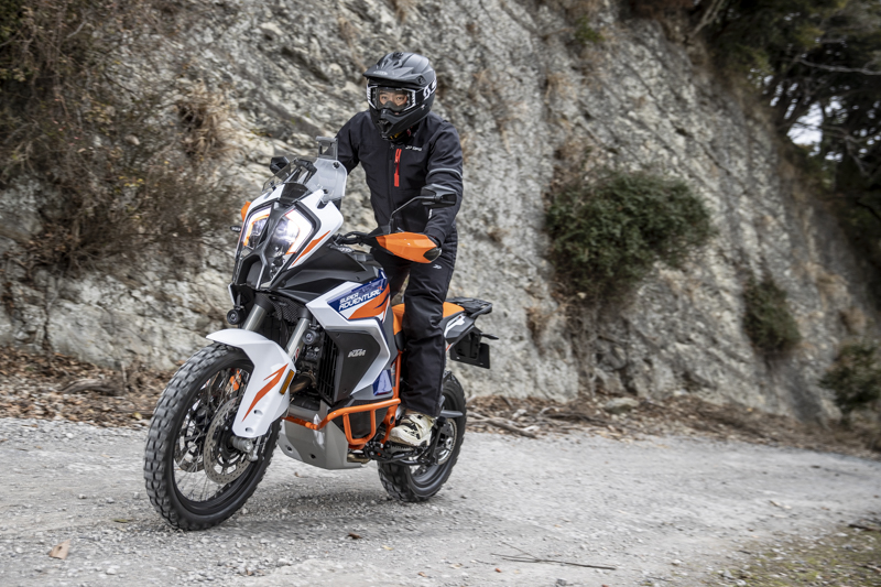 キング・オブ・アドベンチャー、KTM 1290 SUPER ADVENTURE Rで高速