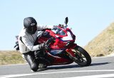 【2023年型 ホンダCBR250RR 試乗記】先代を凌駕する戦闘力を獲得しながら、先代と同等の扱いやすさを維持