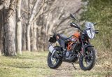 【KTM 390アドベンチャー SW 試乗記】スポークホイールとライドモード追加でオフロードへの適性が増した390