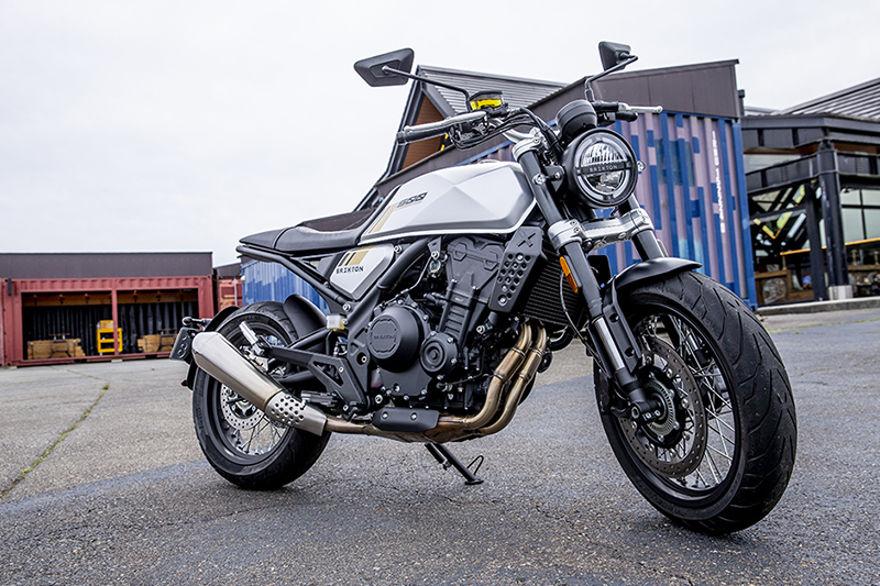 ブリクストン クロスファイア500 試乗記】ちょうどいい車格とパワー