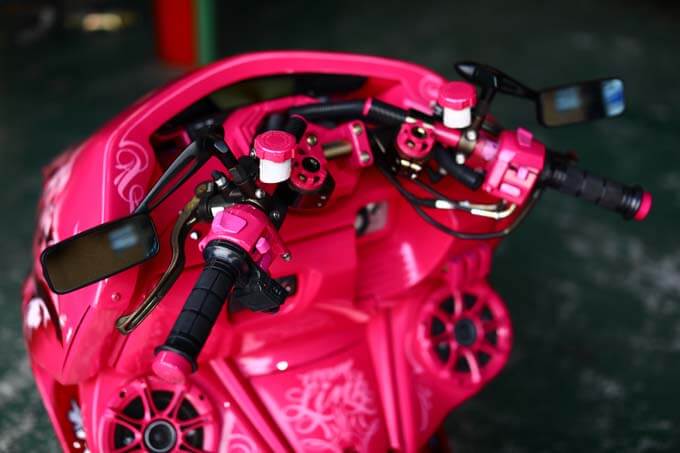 【ヤマハ マグザム カスタム】愛車をキャンパスにして自己表現したピンクマグザム　カスタム08画像