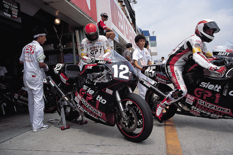 HYPER BIKE（ハイパーバイク）Vol.24　油冷GSX-R Amazon.co.jp: HYPER BIKE Vol.24 スス゛キ 油冷GSX-R (バイク車