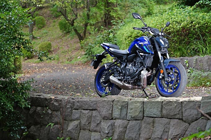 ヤマハ MT-07 試乗記 】兄弟随一の荒々しさで触れる者を狂喜させる