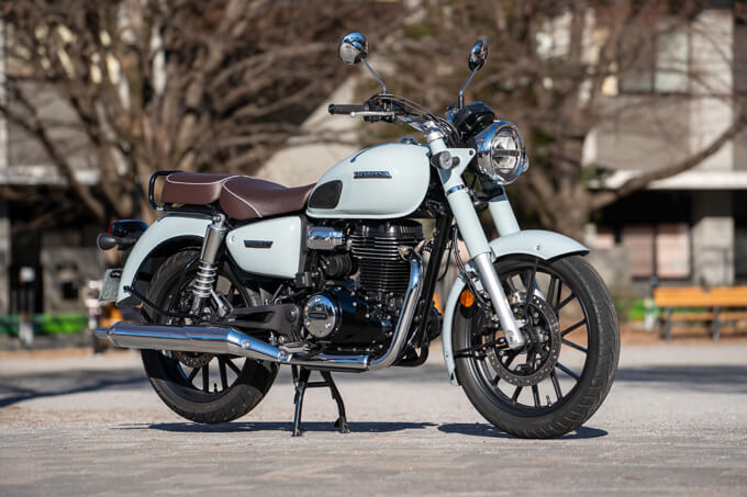 【ホンダ GB350C vs ロイヤルエンフィールド CLASSIC350 試乗記】独断と偏見で2車を比較！バイクブロス的ガチンコライバル対決！ 01画像