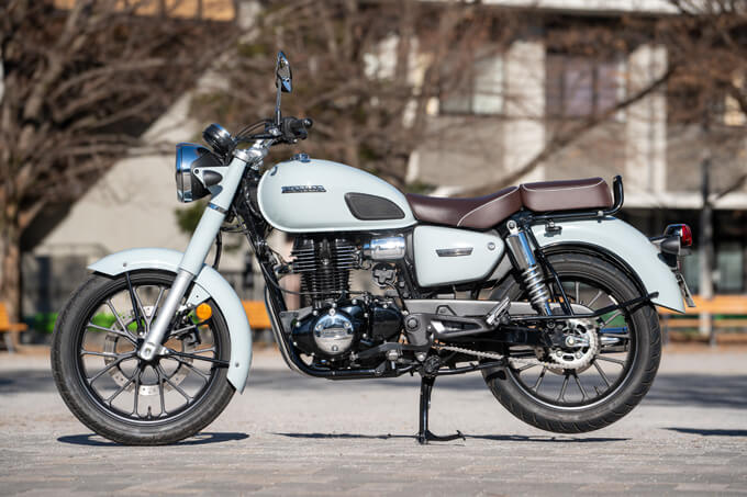 【ホンダ GB350C vs ロイヤルエンフィールド CLASSIC350 試乗記】独断と偏見で2車を比較！バイクブロス的ガチンコライバル対決！ 02画像