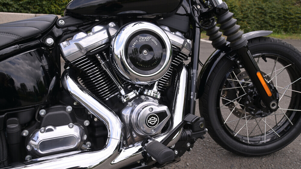 【WESCO CHUKKA×H-D STREET BOB】ウエスコのレースアップブーツ「チャッカブーツ」＆ハーレーファクトリーカスタム「ストリートボブ」 03画像