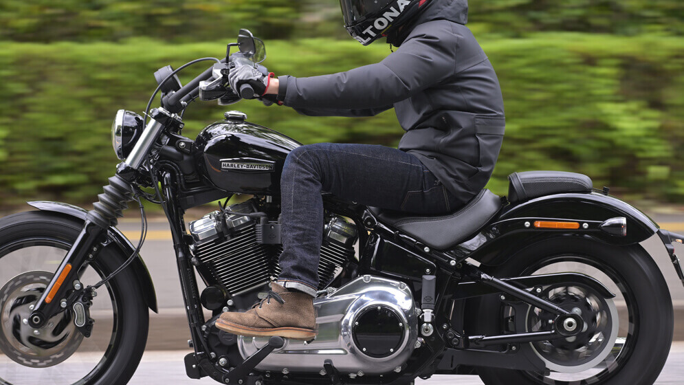 【WESCO CHUKKA×H-D STREET BOB】ウエスコのレースアップブーツ「チャッカブーツ」＆ハーレーファクトリーカスタム「ストリートボブ」 12画像