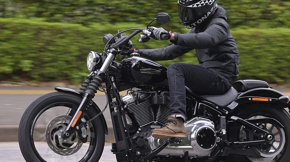【WESCO CHUKKA×H-D STREET BOB】ウエスコのレースアップブーツ「チャッカブーツ」&ハーレーファクトリーカスタム「ストリートボブ」 main画像