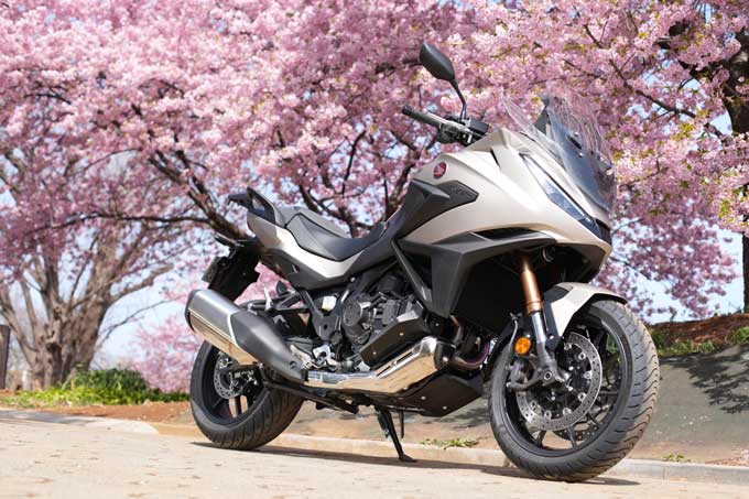 【ホンダ　NT1100 試乗記】溢れ出る”NANIMONO”感、その実”怪物” 02画像