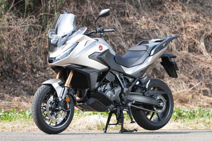 【ホンダ　NT1100 試乗記】溢れ出る”NANIMONO”感、その実”怪物” 03画像
