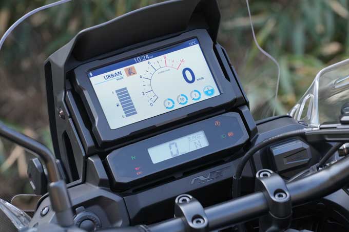 【ホンダ　NT1100 試乗記】溢れ出る”NANIMONO”感、その実”怪物” 17画像
