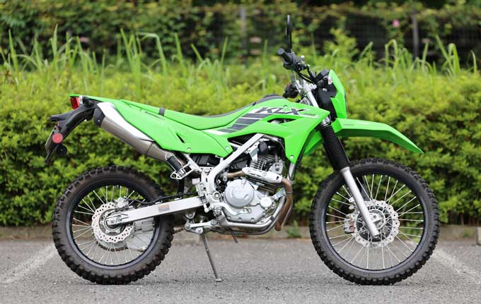 【カワサキ KLX230 試乗記】低めのシートでオンもオフも楽しめる！ ユースフルでフレンドリーなモデルの09画像
