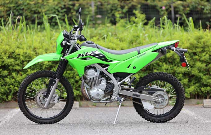 【カワサキ KLX230 試乗記】低めのシートでオンもオフも楽しめる！ ユースフルでフレンドリーなモデルの10画像