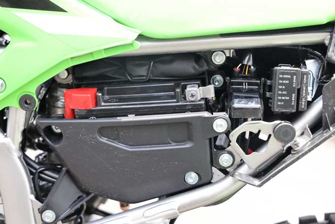 【カワサキ KLX230S 試乗記】低めのシートでオンもオフも楽しめる！ ユースフルでフレンドリーなモデルの19画像