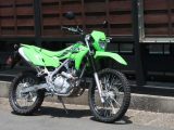 【カワサキ KLX230S 試乗記】低めのシートでオンもオフも楽しめる！ ユースフルでフレンドリーなモデル