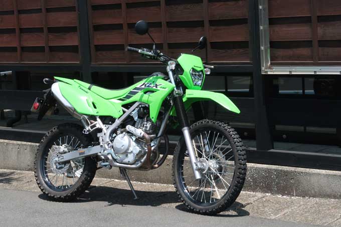 【カワサキ KLX230 試乗記】低めのシートでオンもオフも楽しめる！ ユースフルでフレンドリーなモデル メイン画像
