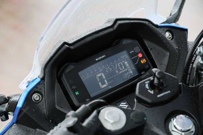 独断と偏見で2車を比較!! バイクブロス的ガチンコライバル対決！ スズキ・GSX250R VS スズキ・ジクサーSF250編 17画像