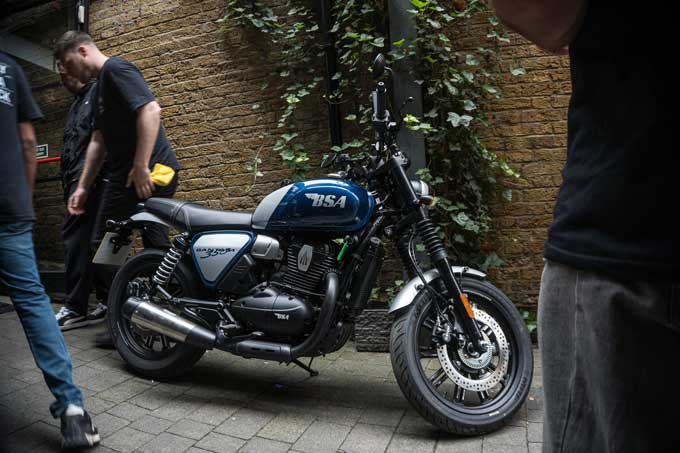 【BSA バンタム350／スクランブラー650 試乗記】２台の新型車を発表した老舗英国ブランドの勢い 04画像