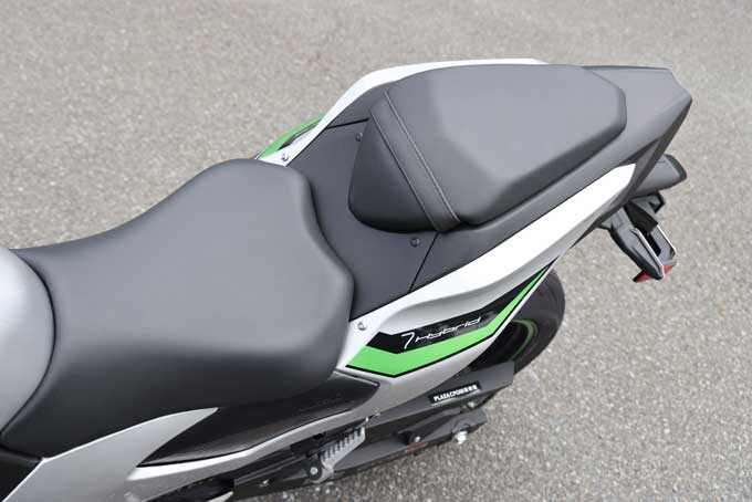 【カワサキ Z7ハイブリッド 試乗記】ストロングハイブリッドと電子制御ATを搭載し 次世代スポーツバイクのパイオニアとなる存在!! 15画像